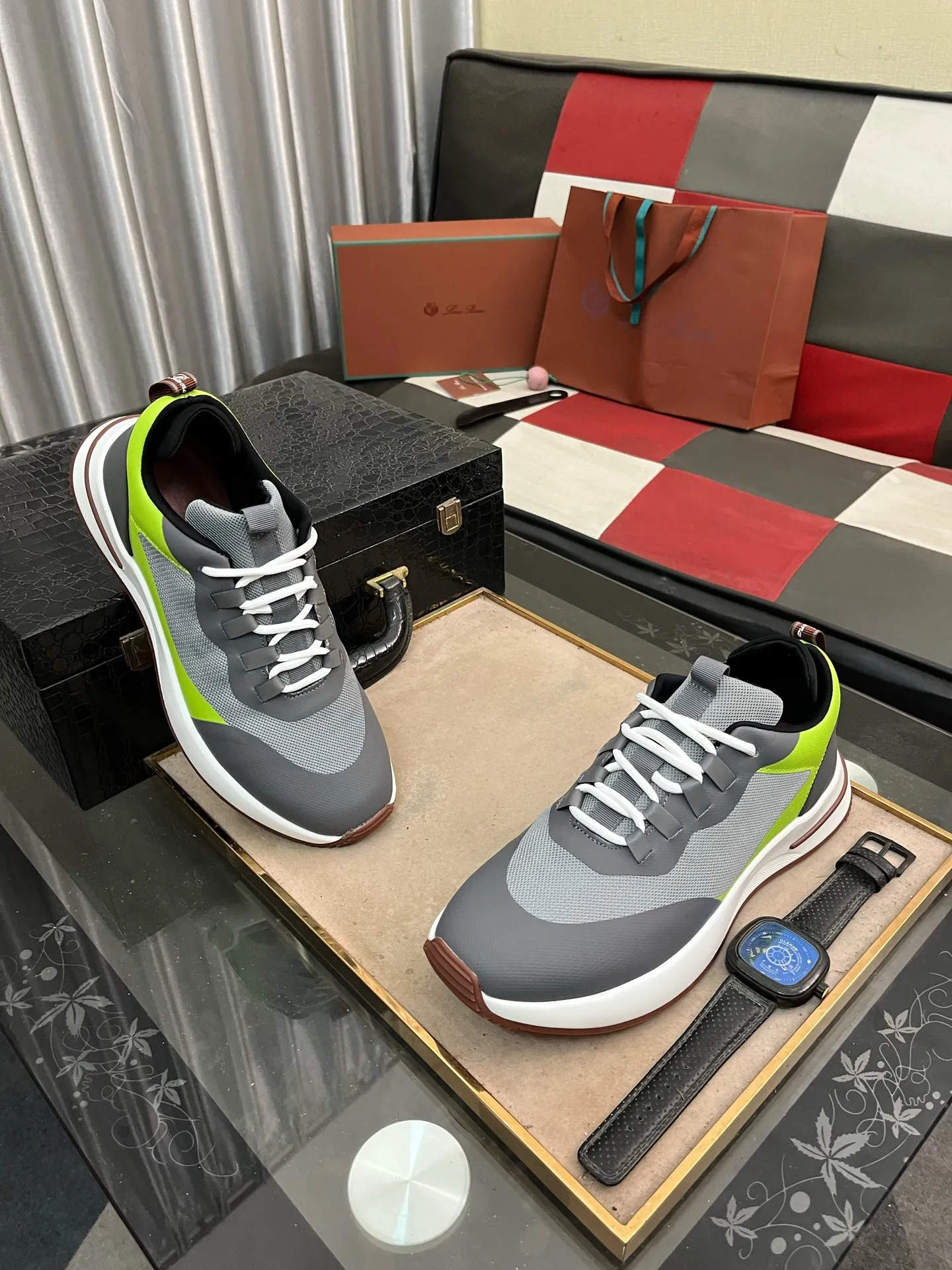 Men's men's shoes💰560⌚️⌚️LoroPiana/Noyo Piana WeekendWalk men's new thick-soled sports shoes, LP lace-up casual shoes that are as comfortable as clouds! The upper is made of cowhide leather, highlighting the sporty style. The lightweight sole adds a touch of modernity to the shoe. Counter original box packaging with dust bag!  Size: 38-449️⃣Colors available